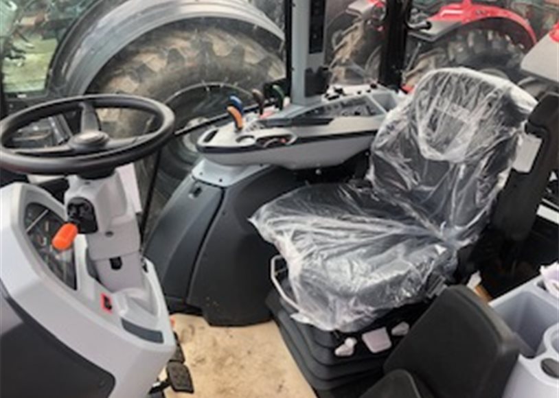 Valtra G115A Tractor