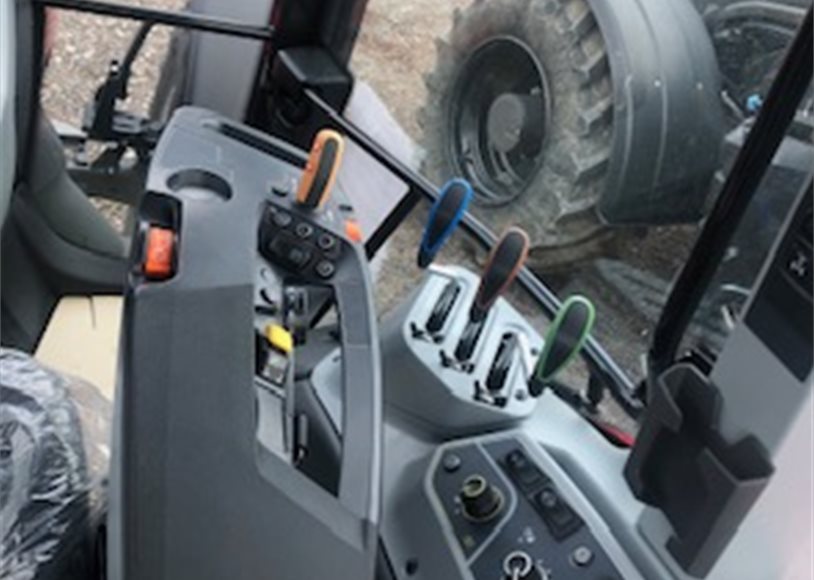 Valtra G115A Tractor