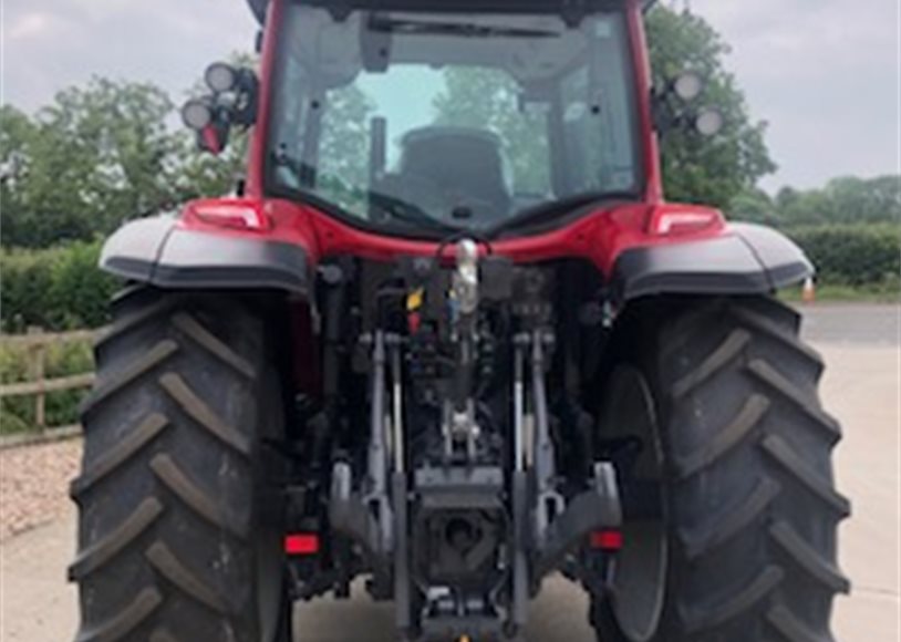 Valtra G115A Tractor