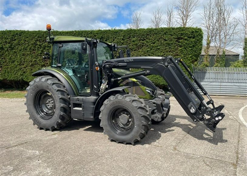 Valtra G125EA Tractor