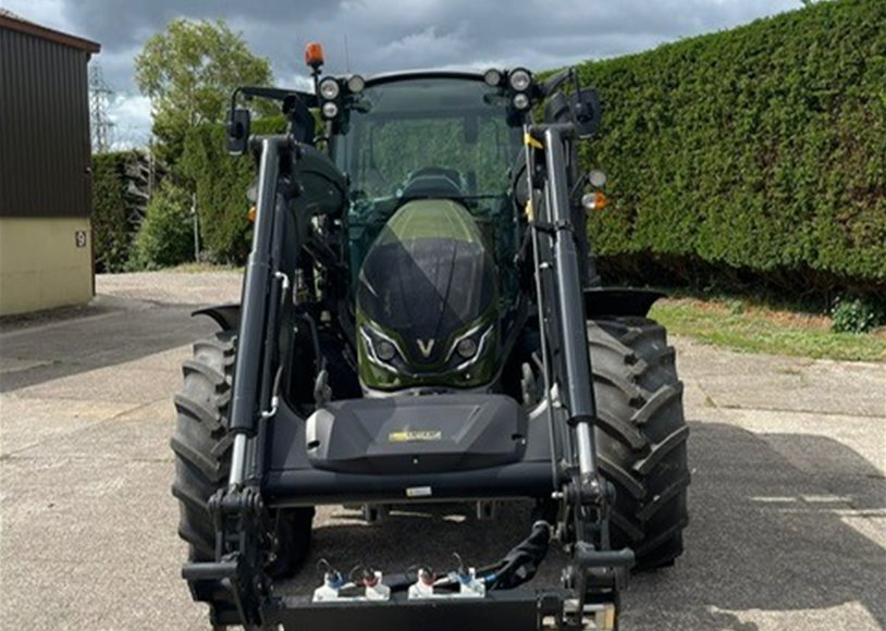 Valtra G125EA Tractor