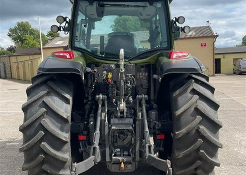 Valtra G125EA Tractor