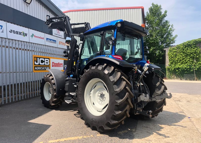 Valtra G125EA Tractor