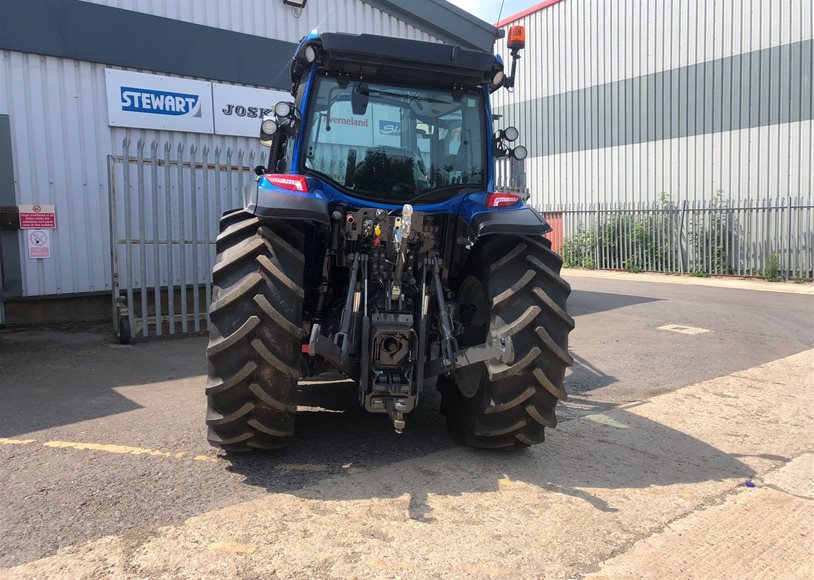 Valtra G125EA Tractor
