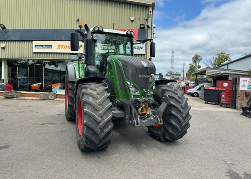 Fendt 828 Tractor