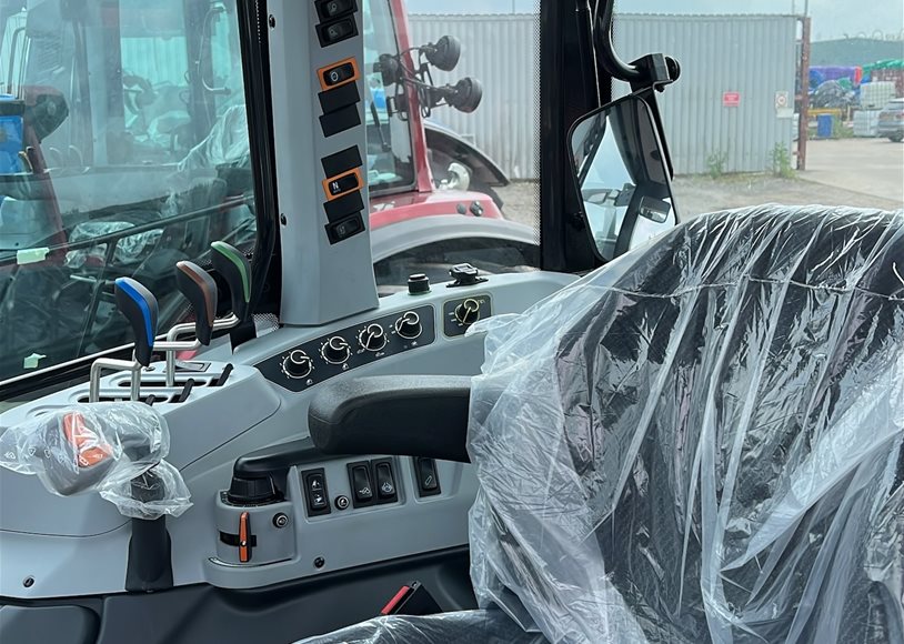 Valtra A115MH4 Tractor