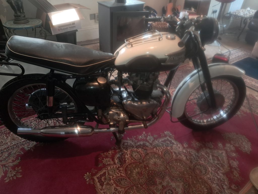 Triumph T110 Tiger
