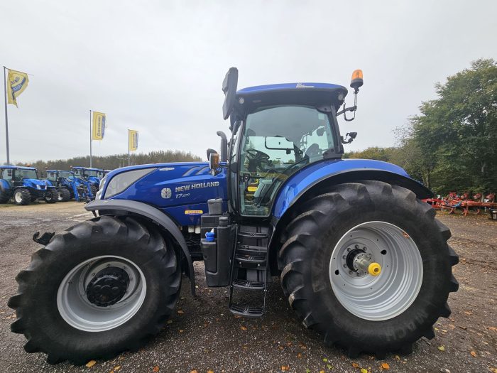 NEW HOLLAND T7.270 AC TRACTOR