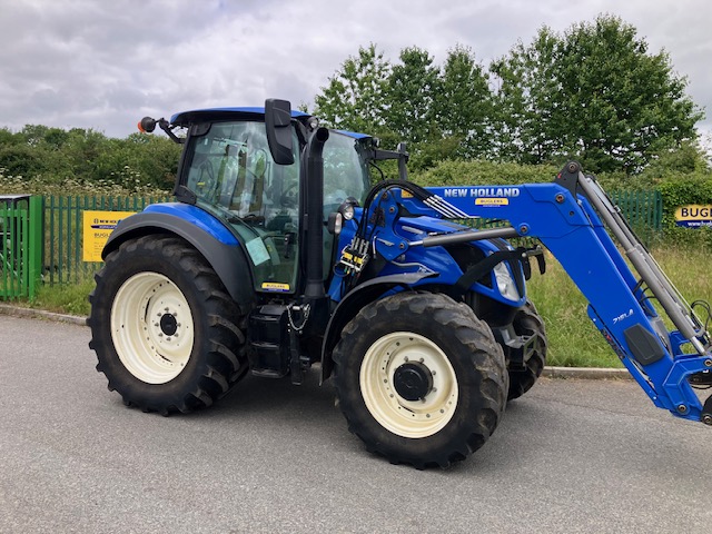 NEW HOLLAND T5.140 DCT TRACTOR & LOADER