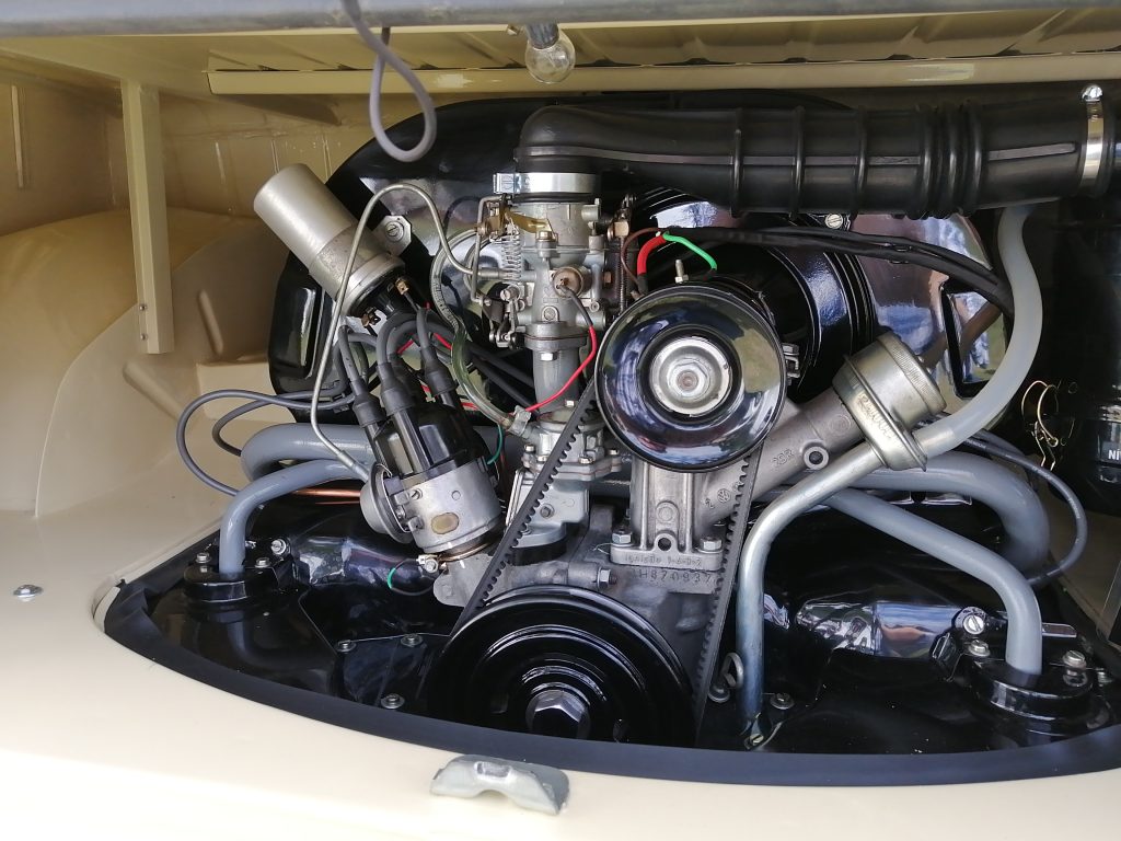 T1 split window bus 1974