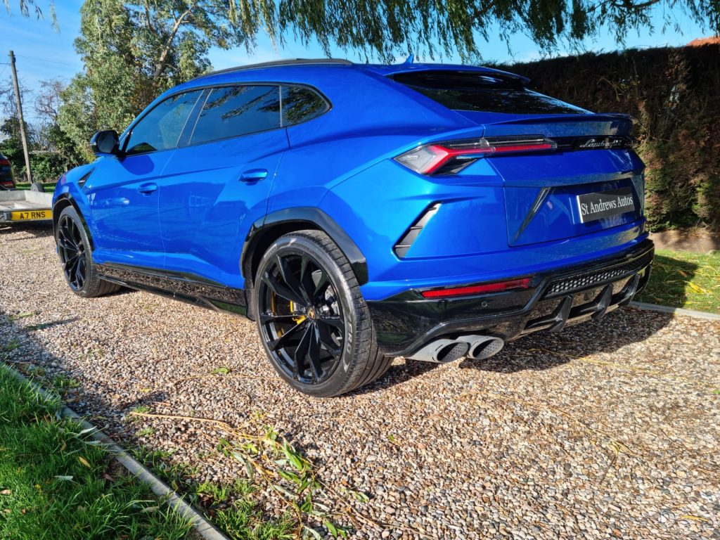 LAMBORGHINI URUS 4.0T . 15,000 miles. FLSH. Stunning Car .