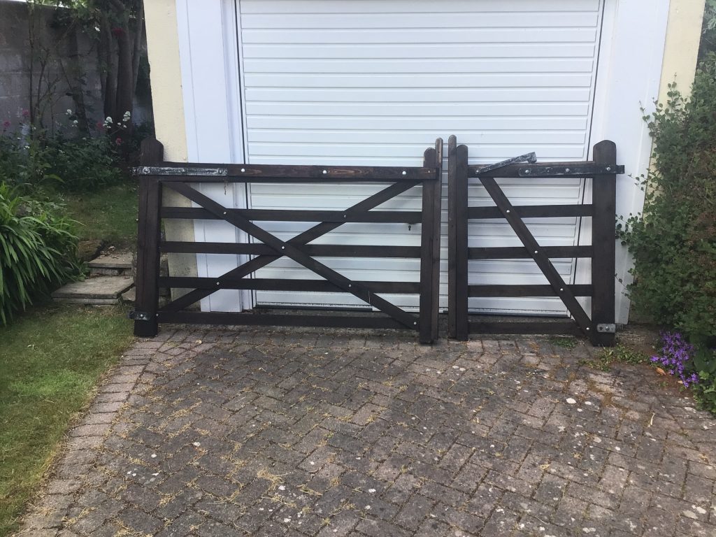 Pair of gates