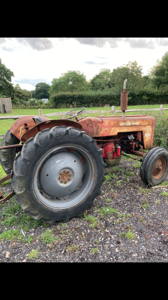 International 276 diesel tractor