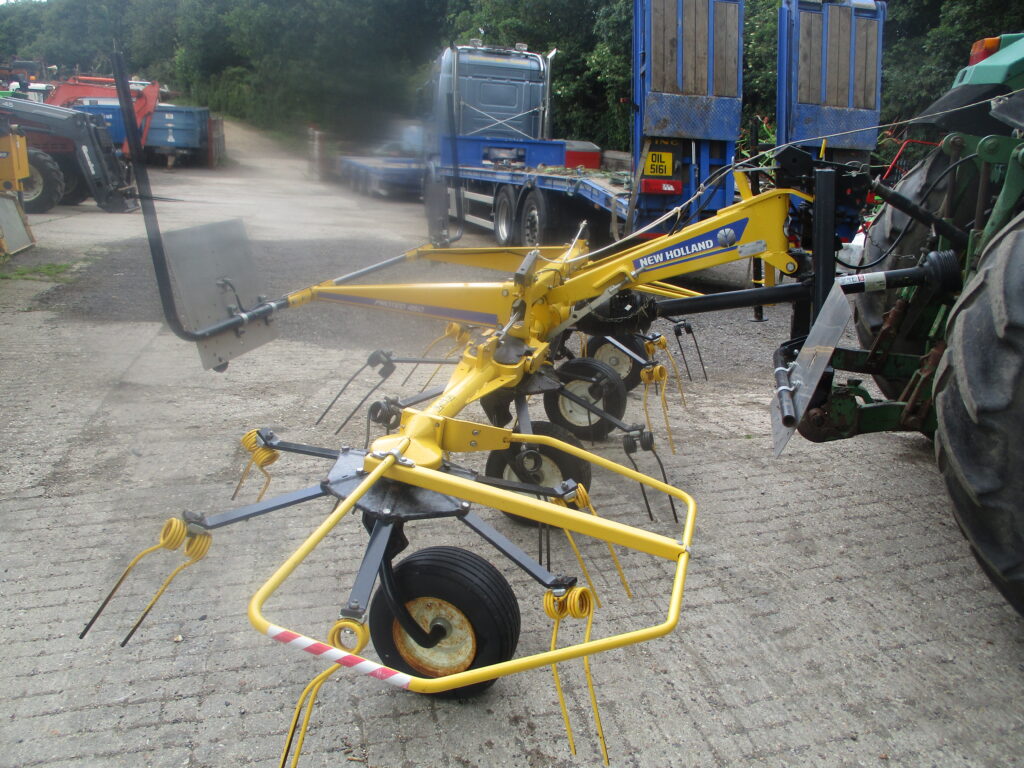 NEW HOLLAND TEDDER