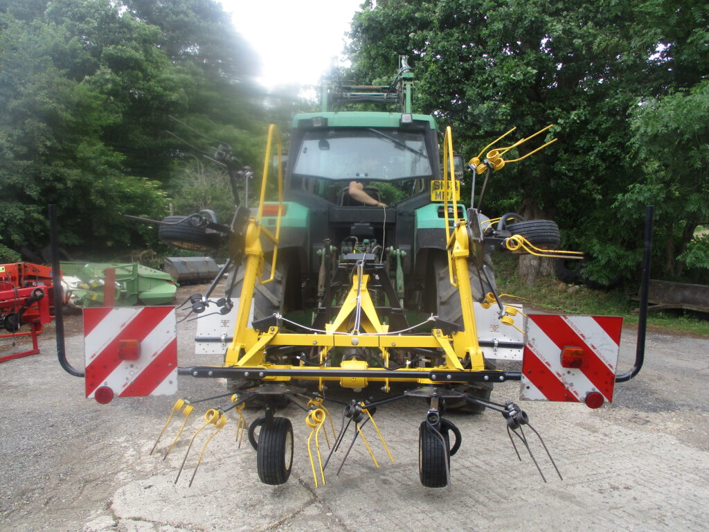 NEW HOLLAND TEDDER
