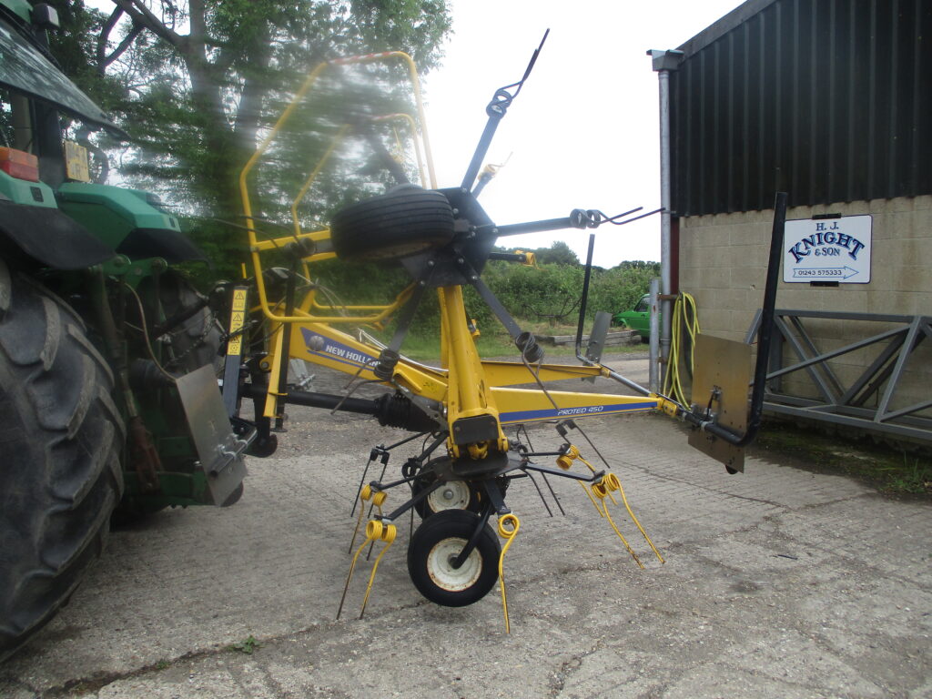 NEW HOLLAND TEDDER