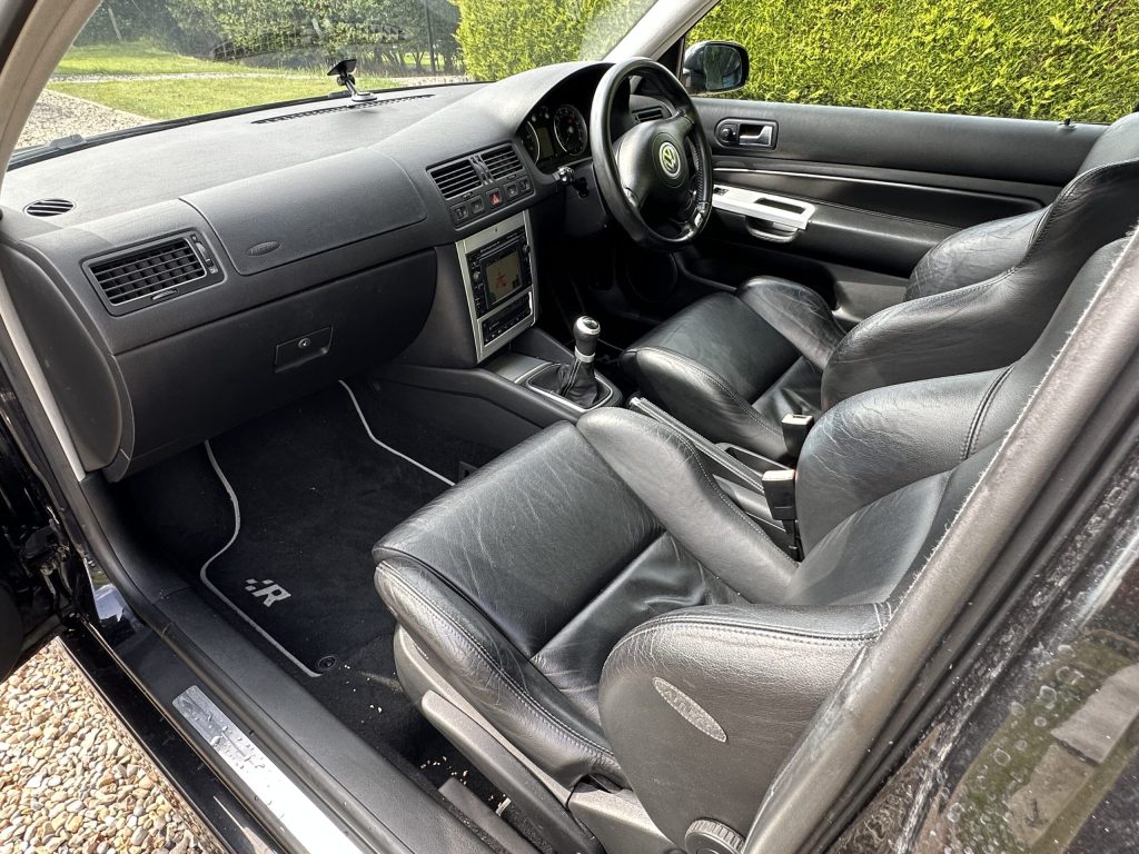 2003 VOLKSWAGEN GOLF 3.2 V6 R32 4MOTION 3dr Manual. 1 Owner