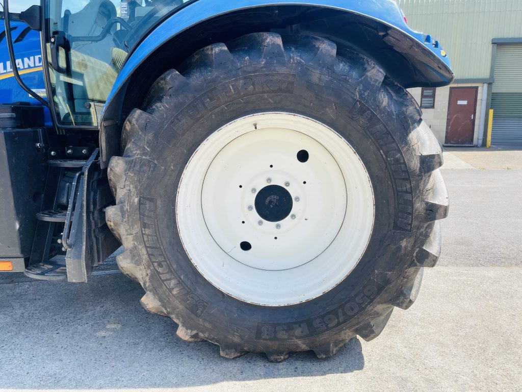 New Holland T6.180 Dynamic Command Tractor