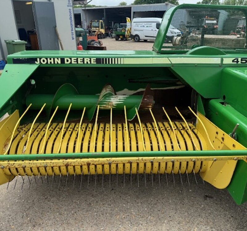 John Deere 459 Baler
