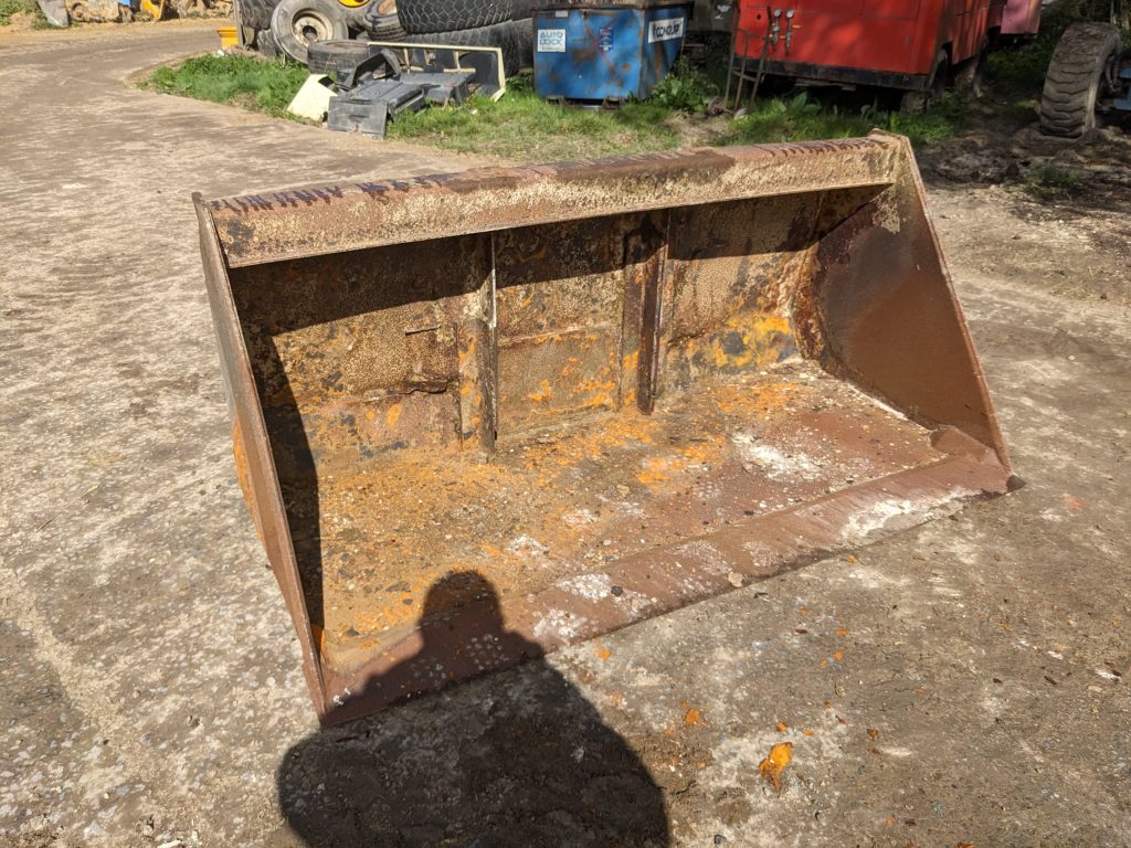 Manitou Bucket