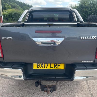 Toyota HiLux Invincible 2.4L Diesel Pick-Up