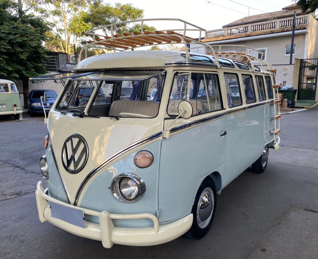 VW T1 Splitwindow bus Samba Recreation 1972