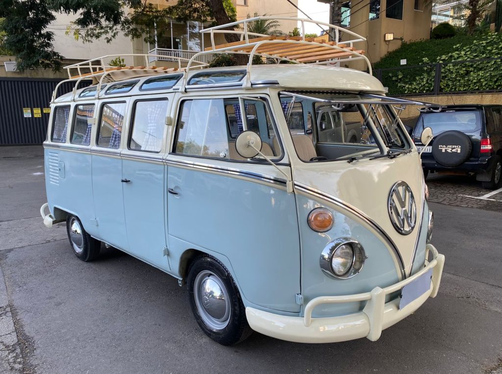 VW T1 Splitwindow bus Samba Recreation 1972