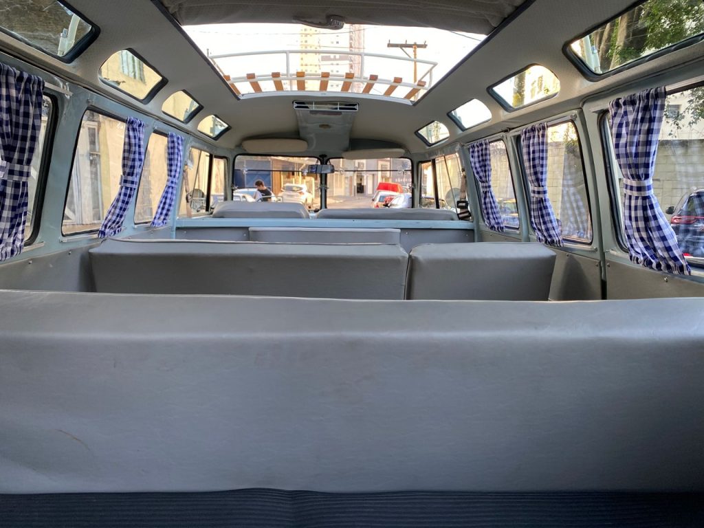 VW T1 Splitwindow bus Samba Recreation 1972