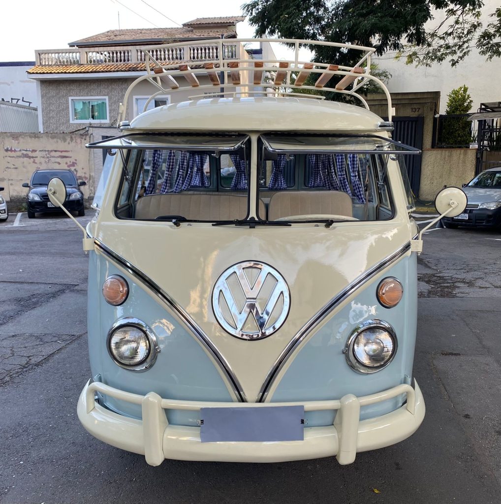 VW T1 Splitwindow bus Samba Recreation 1972