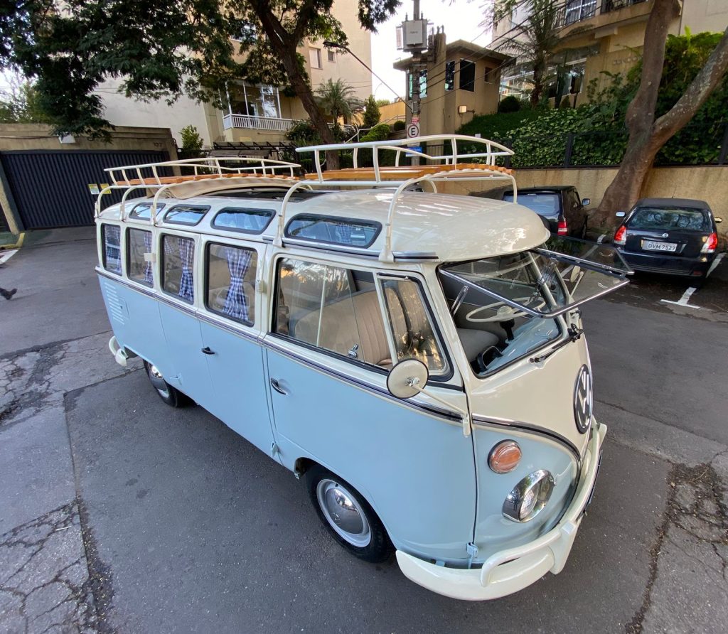 VW T1 Splitwindow bus Samba Recreation 1972