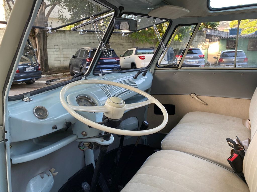 VW T1 Splitwindow bus Samba Recreation 1972