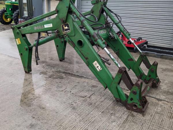JOHN DEERE LOADER 640A LOADER