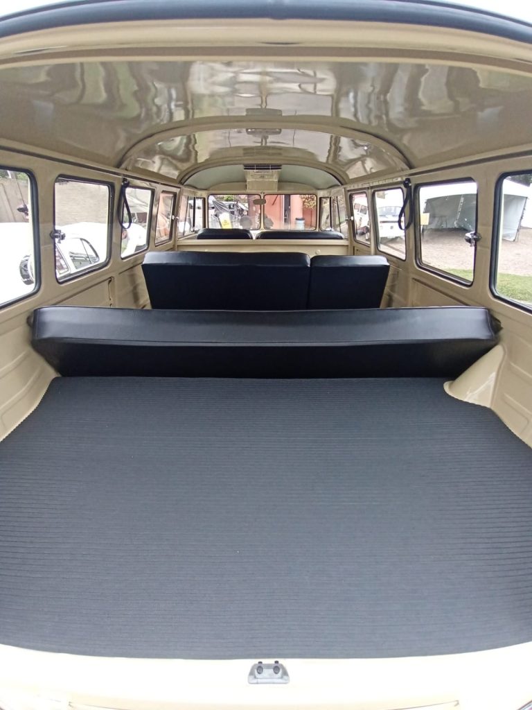 T1 split window bus 1974