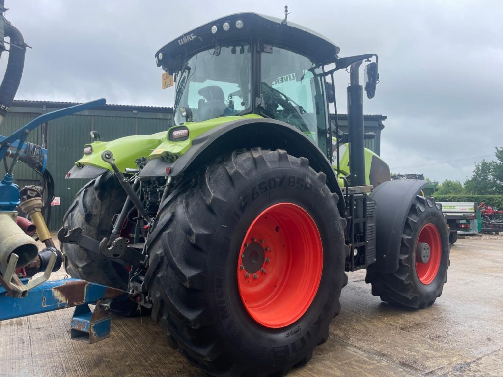 CLAAS AXION 870