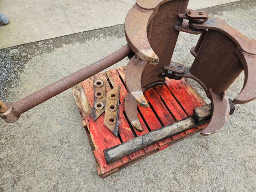 Grapple (Manual) for 6 to 9 Tonne Digger