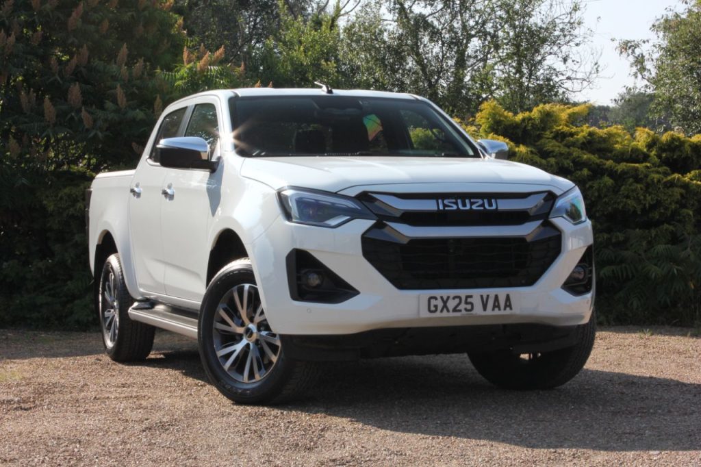 ISUZU D-MAX 2025 (25)