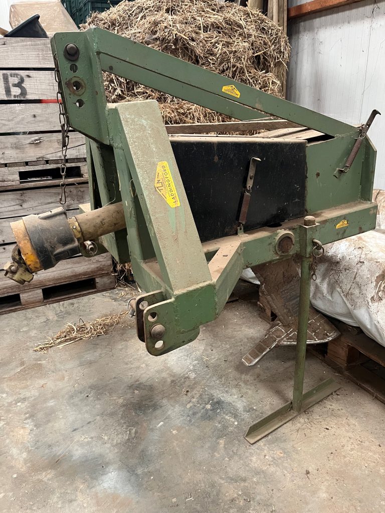 Single leg, vibrating, narrow subsoiler/ shakerator