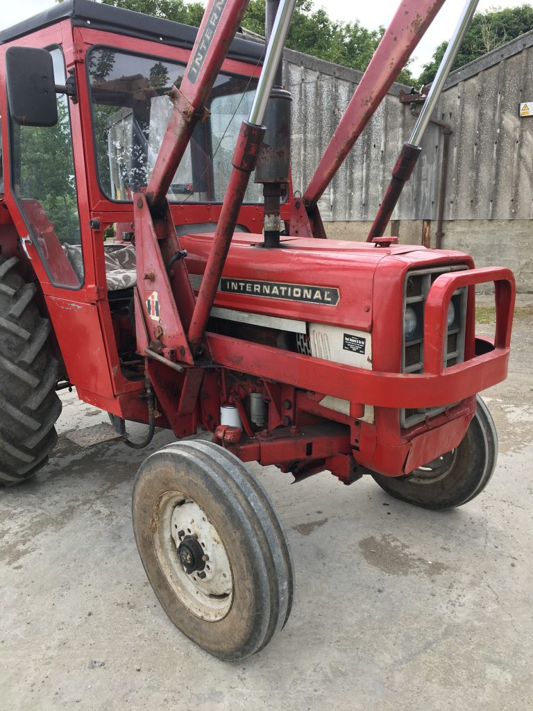 1972 K Reg International 454 with loader and bucket