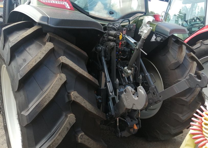 Valtra G135A Tractor