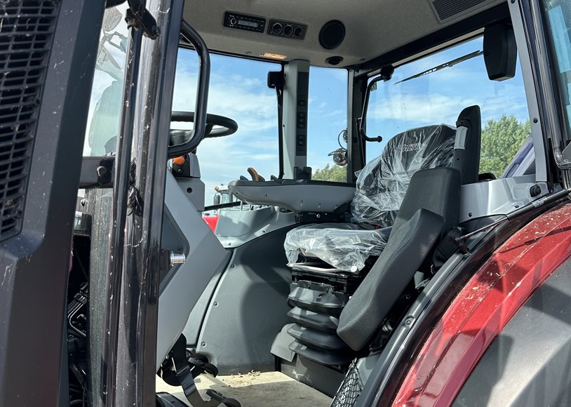 Valtra G115A Tractor