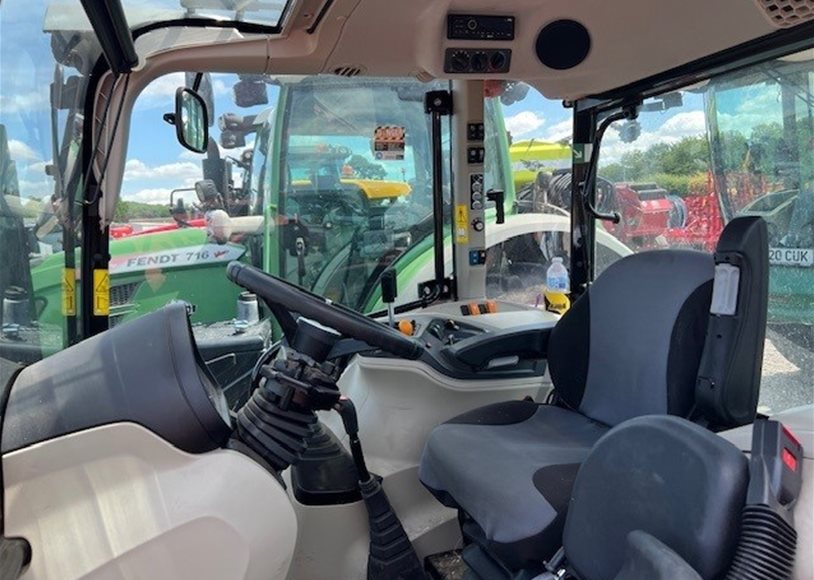 Massey Ferguson 4710M CAB Tractor