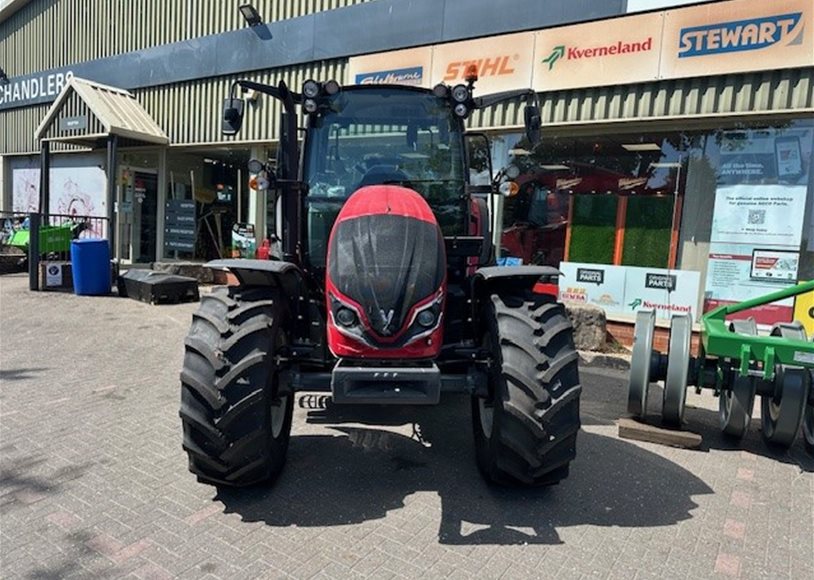 Valtra A115MH4 Tractor