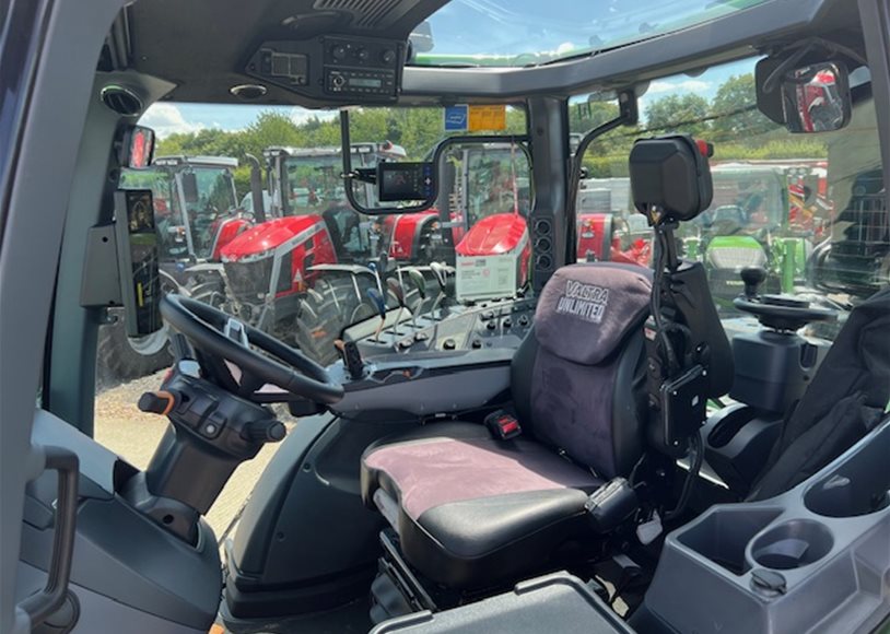 Valtra T235A Tractor