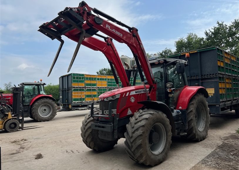 Massey Ferguson 7718SEFD6 Tractor