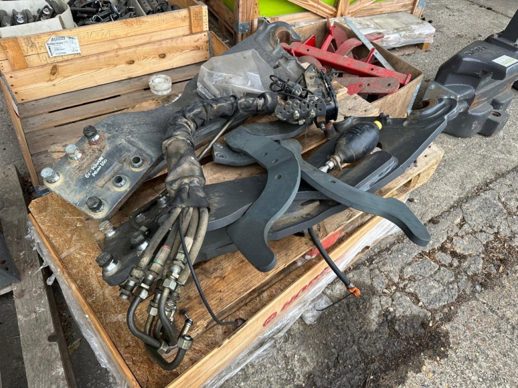 CLAAS FL LOADER BRACKETS