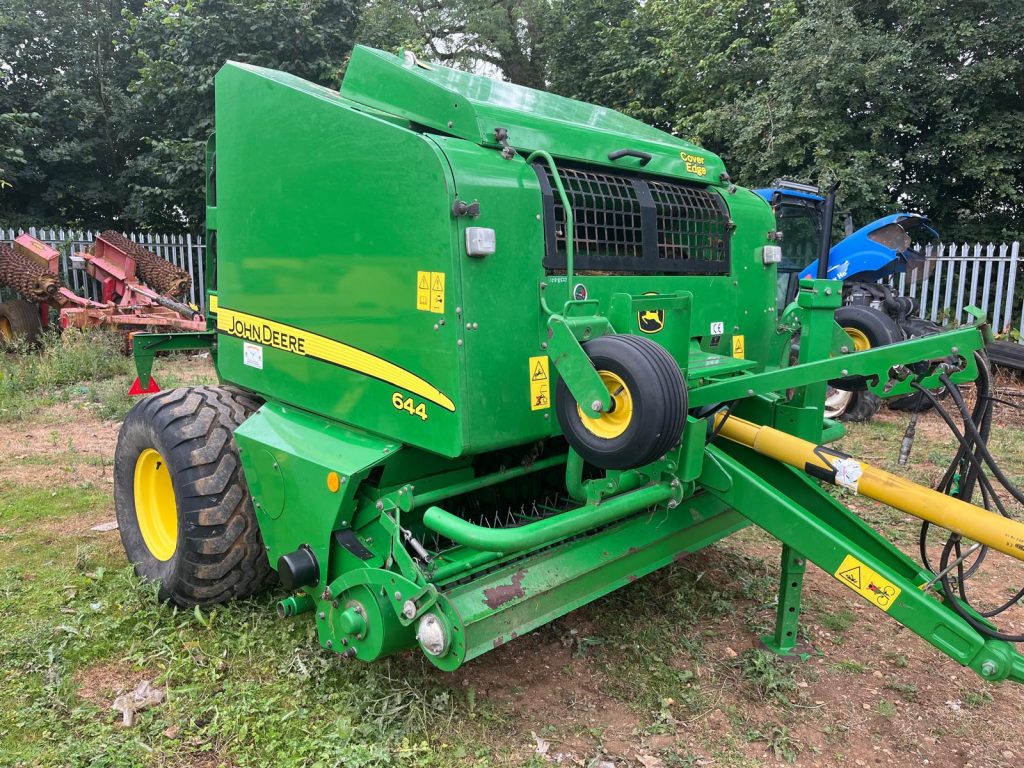JD 644 BALER