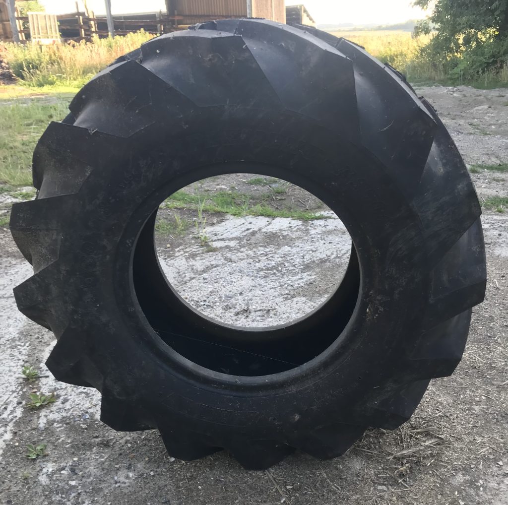 Tyre 12.5/80-18