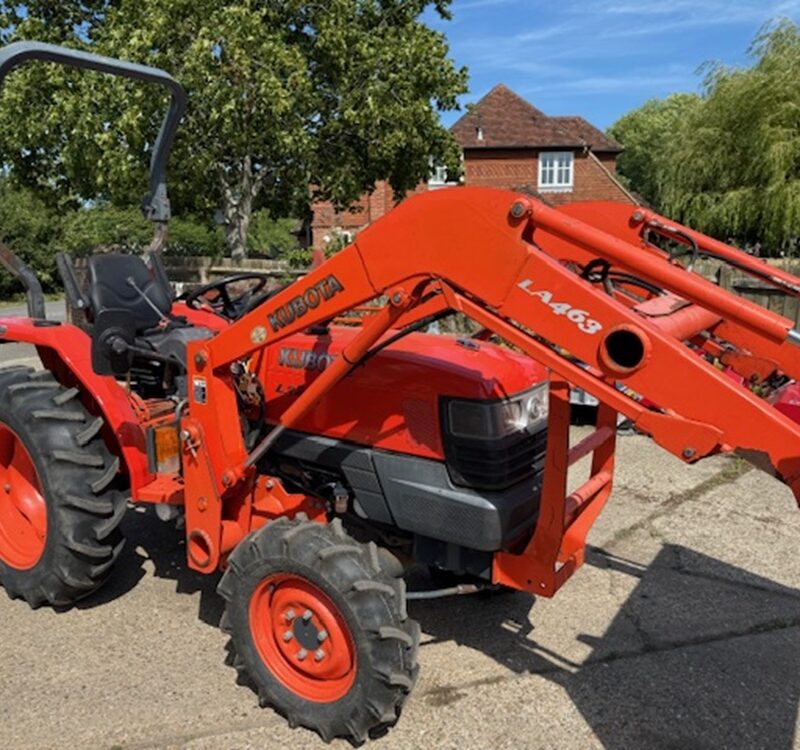 Kubota L3200 Compact Tractor