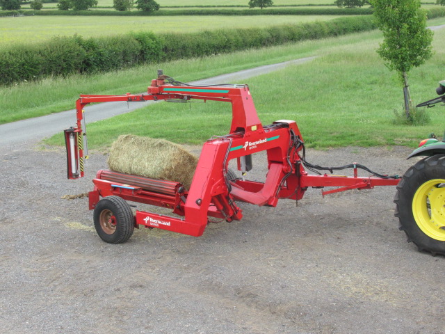 Kverneland UN7655 big bale wrapper