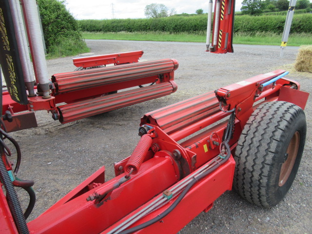 Kverneland UN7655 big bale wrapper